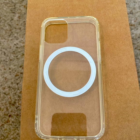 Two iPhone14 Cases oneClear oneBlue🔥 for only $15 bucks there both yours 💯👌🏾 - Picture 4 of 4